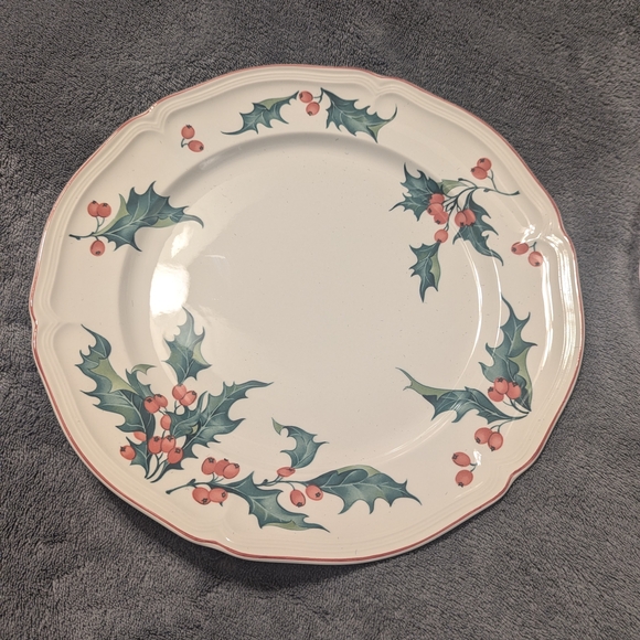 2 Villeroy & Boch Holly Porcelain 12" Dinner Plates - Picture 2 of 4